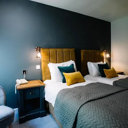 The Crooklands, Bw Signature Collection