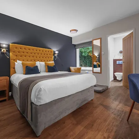 Guest house Crooklands Hotel 3*